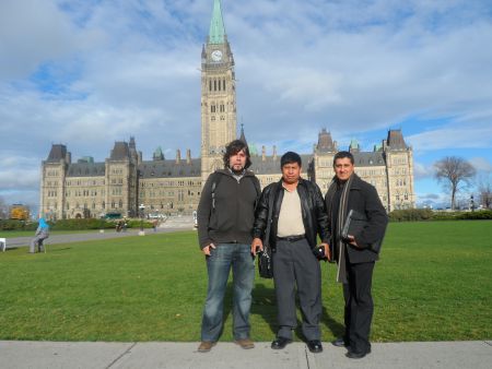 Jose Sicajau (centre) and Father Juan Luis (right) with Basque activist Diego Lorente on a Just Work tour in Ottawa. Photo by Bill Fairbairn